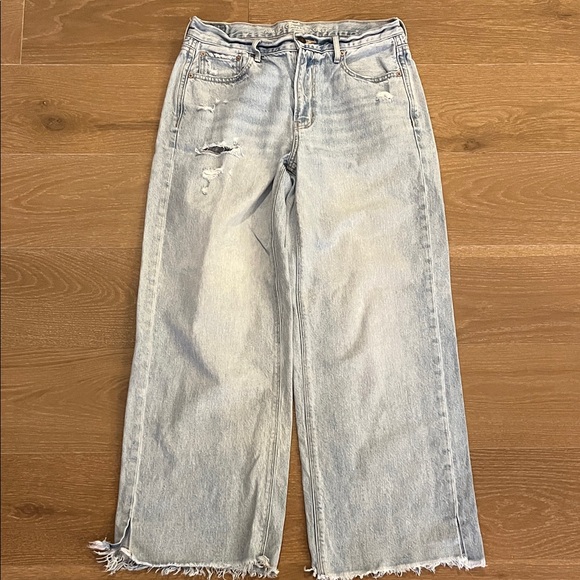 American Eagle Outfitters Denim - American Eagle Light Wash Distressed Skater Jeans size 8 short inseam